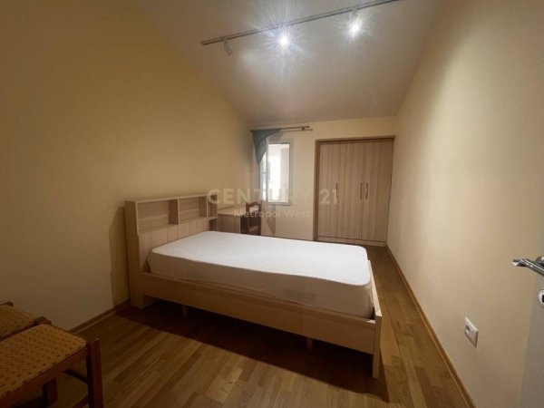 Tirane, jepet me qera apartament 2+1+Ballkon Kati 3, 75 m² 650 € (21 dhjetori fakulteti inxhinierise)