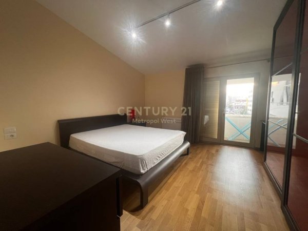 Tirane, jepet me qera apartament 2+1+Ballkon Kati 3, 75 m² 650 € (21 dhjetori fakulteti inxhinierise)