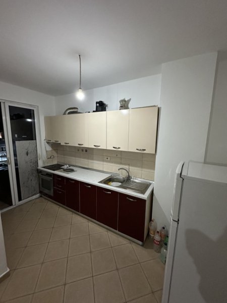 Tirane, jepet me qera apartament 2+1 Kati 2, 100 m² 450 € (Astir ,Vila L ,Mbrapa Bar Sorriso)