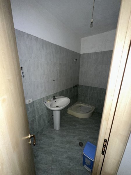 Tirane, jepet me qera apartament 2+1 Kati 2, 100 m² 450 € (Astir ,Vila L ,Mbrapa Bar Sorriso)