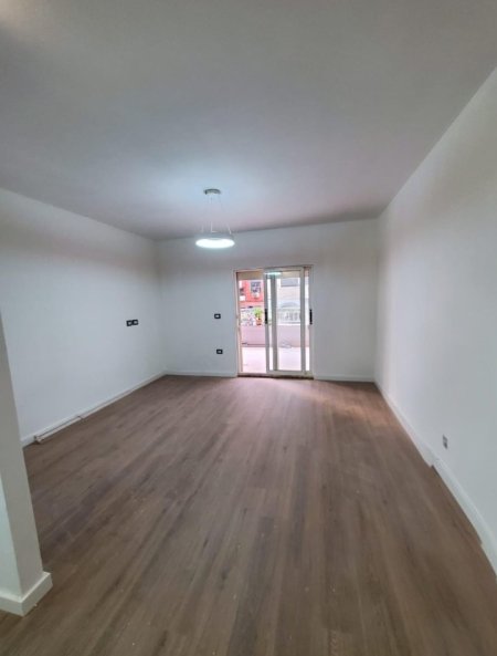 Tirane, shitet apartament 1+1 Kati 1, 55 m² 180.000 € (Komuna e Parisit)
