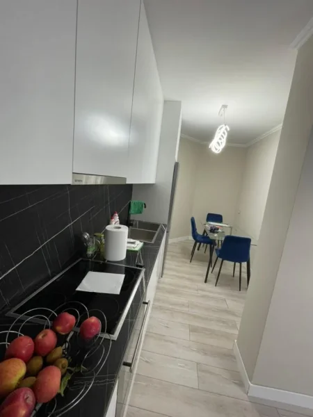 Tirane, jepet me qera apartament 1+1 Kati 4, 65 m² 900 € (Rruga e Kosovareve)