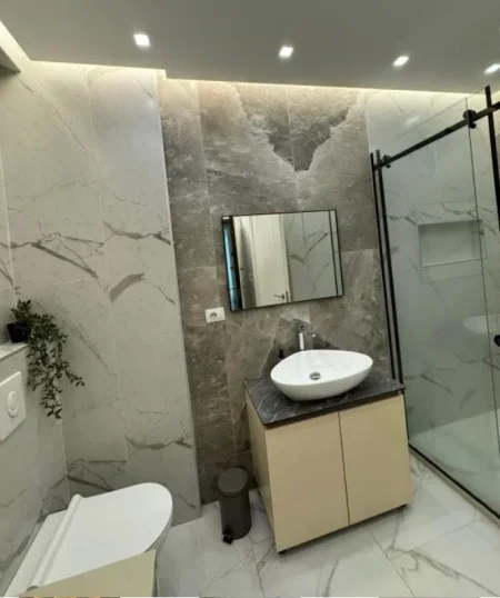 Tirane, jepet me qera apartament 1+1 Kati 4, 65 m² 650 € (fusha e aviacionit)