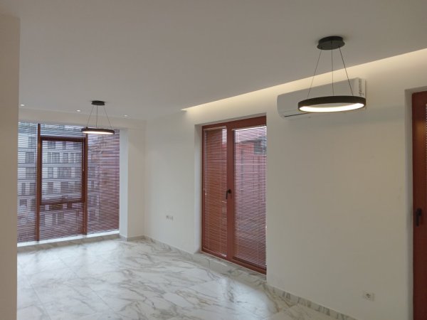 Tirane, shitet ambjent biznesi Kati 7, 70 m² 255.000 € (Ngjitur, Kisha Katolike)