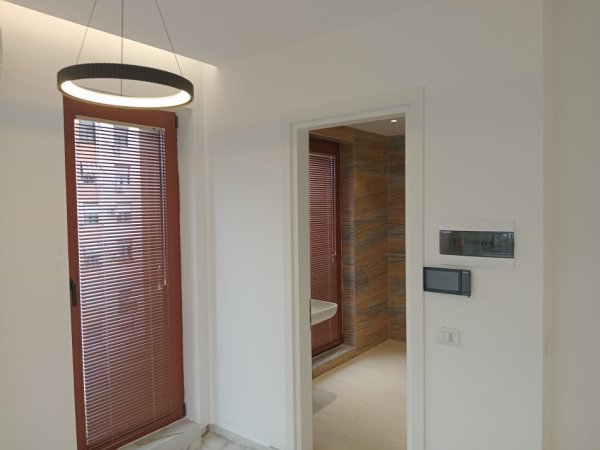 Tirane, shitet ambjent biznesi Kati 7, 70 m² 255.000 € (Ngjitur, Kisha Katolike)