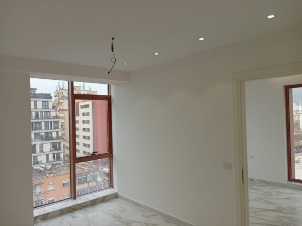 Tirane, shitet ambjent biznesi Kati 7, 70 m² 255.000 € (Ngjitur, Kisha Katolike)