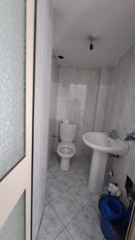 Tirane, jepet me qera ambjent biznesi Kati 0, 58 m² 600 € (Square 21)