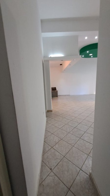 Tirane, jepet me qera ambjent biznesi Kati 0, 58 m² 600 € (Square 21)