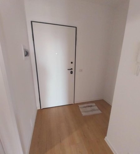 Tirane, jepet me qera apartament 1+1+Ballkon Kati 4, 70 m² 400 € (Rr 5-Maj)