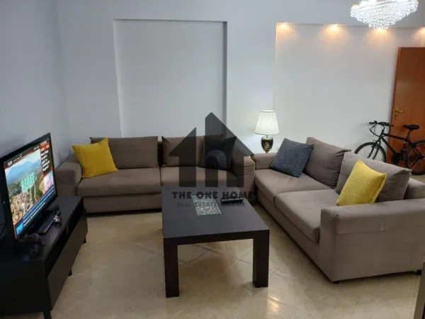 Tirane, jepet me qera apartament 2+1+Ballkon Kati 4, 70 m² 520 € (Fresku)