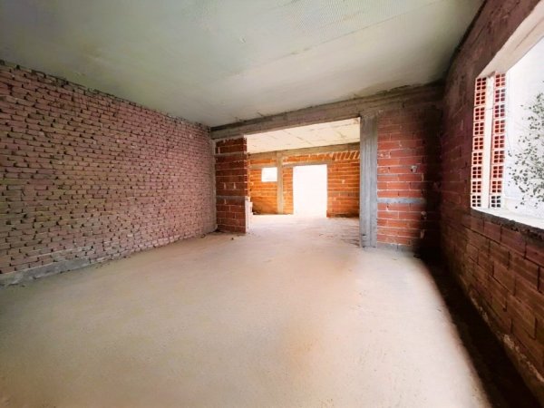 Korce, shes Vile 4+1+Aneks+Ballkon Kati 2, 250 m² 65.000 € (Rruga Hil Mosi)