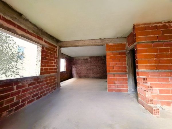 Korce, shes Vile 4+1+Aneks+Ballkon Kati 2, 250 m² 65.000 € (Rruga Hil Mosi)