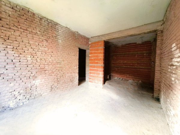 Korce, shes Vile 4+1+Aneks+Ballkon Kati 2, 250 m² 65.000 € (Rruga Hil Mosi)