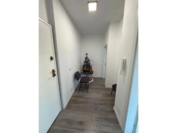 Tirane, shitet apartament 1+1+Ballkon Kati 2, 77 m² 198.000 € (Rruga Qemal Stafa)