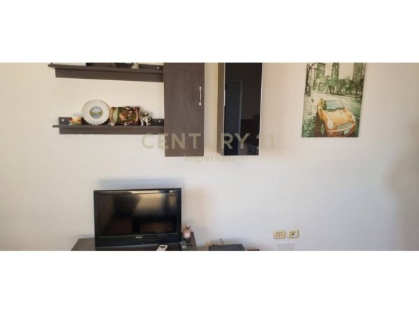 Tirane, jepet me qera apartament 1+1+Ballkon Kati 6, 76 m² 400 € (yzberisht)