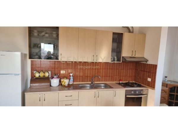 Tirane, jepet me qera apartament 1+1+Ballkon Kati 6, 76 m² 400 € (yzberisht)