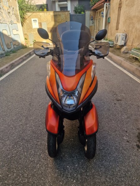 Tirane, shes Yamaha tricity 124 cc , e kuqe 35.000 km 2.800 €