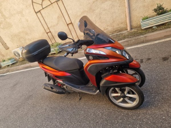 Tirane, shes Yamaha tricity 124 cc , e kuqe 35.000 km 2.800 €