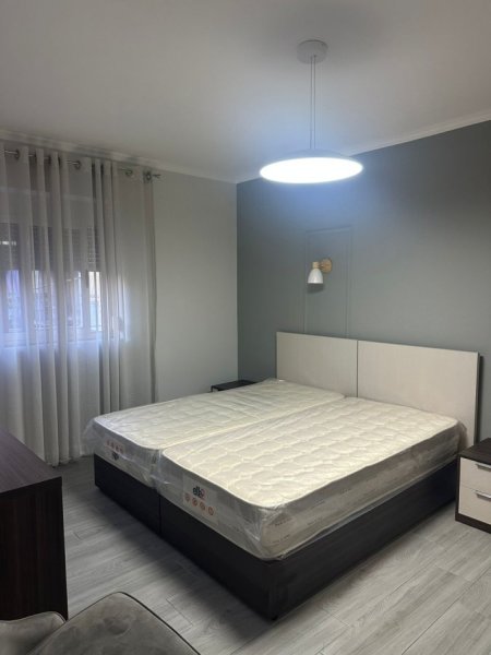 Tirane, jepet me qera apartament 1+1+Aneks Kati 1, 59 m² 600 € (Rruga Thanas Ziko)