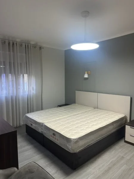 Tirane, jepet me qera apartament 1+1+Aneks Kati 1, 59 m² 600 € (Rruga Thanas Ziko)