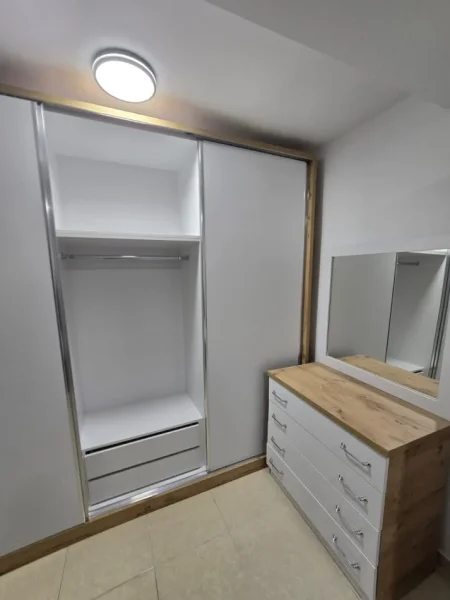 Tirane, jepet me qera apartament 1+1 Kati 4, 1 m²