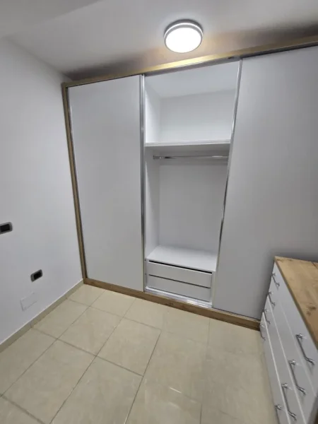 Tirane, jepet me qera apartament 1+1 Kati 4, 1 m²