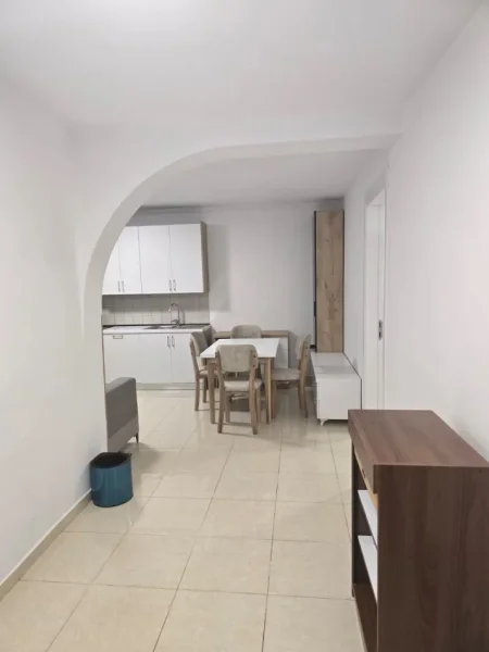 Tirane, jepet me qera apartament 1+1 Kati 4, 1 m²