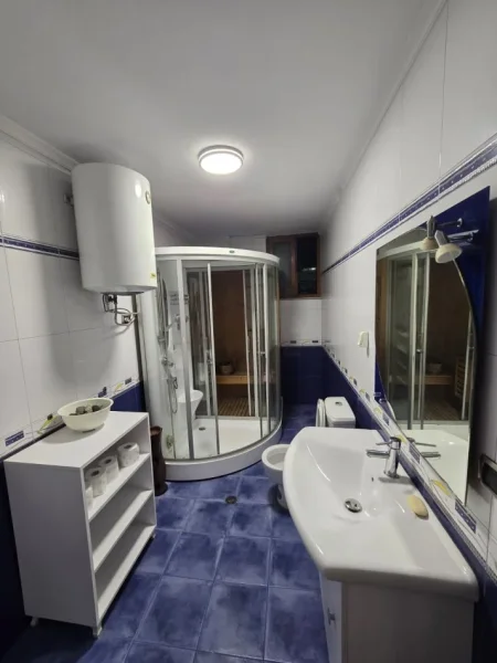 Tirane, jepet me qera apartament 1+1 Kati 4, 1 m²