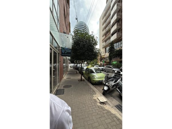 Tirane, jepet me qera ambjent biznesi Kati 0, 30 m² 1.000 € (bardhok biba)