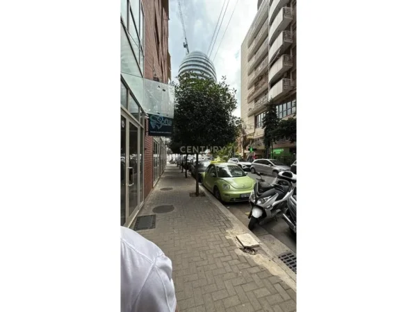 Tirane, jepet me qera ambjent biznesi Kati 0, 30 m² 1.000 € (bardhok biba)