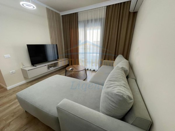 Tirane, jepet me qera apartament 1+1 Kati 3, 54 m² 1.000 € (Liqeni i Thate)