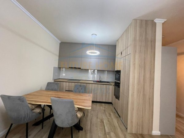 Tirane, jepet me qera apartament 1+1 Kati 3, 54 m² 1.000 € (Liqeni i Thate)