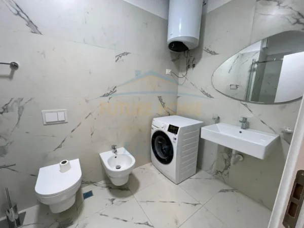 Tirane, jepet me qera apartament 1+1 Kati 3, 54 m² 1.000 € (Liqeni i Thate)