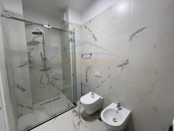 Tirane, jepet me qera apartament 1+1 Kati 3, 54 m² 1.000 € (Liqeni i Thate)