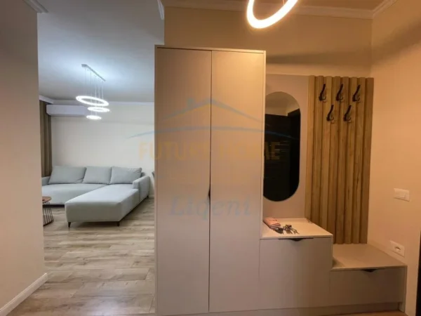 Tirane, jepet me qera apartament 1+1 Kati 3, 54 m² 1.000 € (Liqeni i Thate)