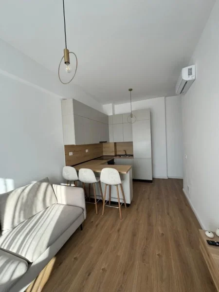 Tirane, jepet me qera apartament 1+1 Kati 3, 55 m² 450 € (Kompleksi Oxa, tek Fresku)