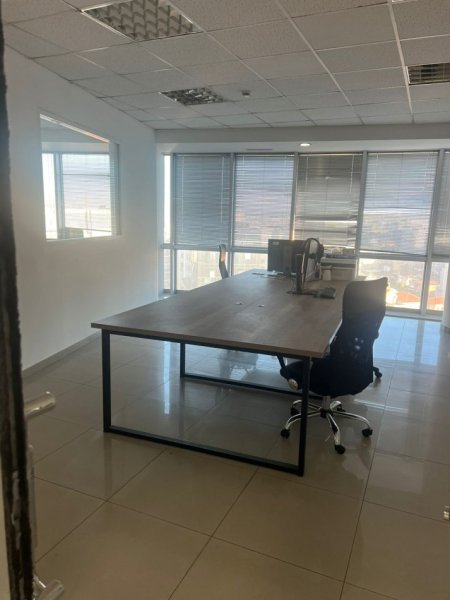 Tirane, jepet me qera ambjent biznesi Kati 10, 240 m² 2.500 € (Tek Selvia, rruga e Dibres)