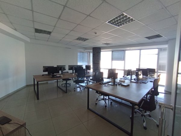 Tirane, jepet me qera ambjent biznesi Kati 10, 240 m² 2.500 € (Tek Selvia, Rruga e Dibres)