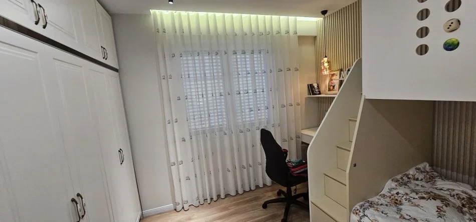 Tirane, shes apartament 2+1+Ballkon Kati 2, 113 m² (Rruga Ali Doçi, pranë furre buke DUMREA)