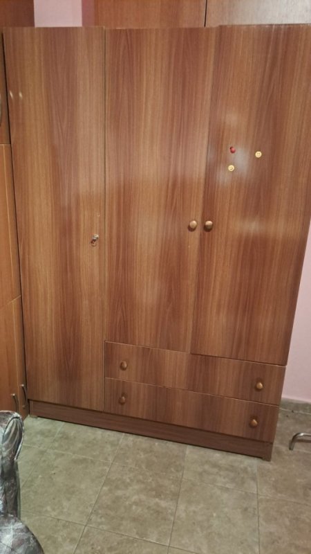 Tirane, shes Tre dollape rrobash 3 €