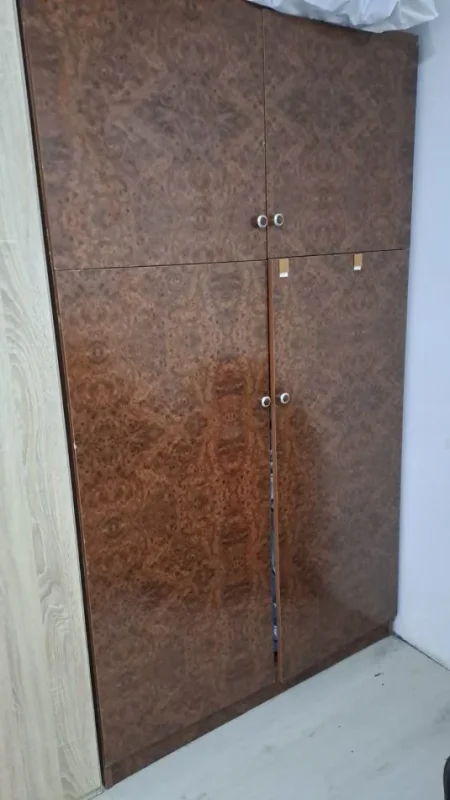 Tirane, shes Tre dollape rrobash 3 €