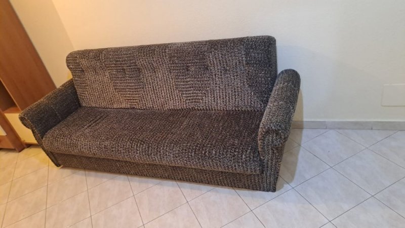 Tirane, shes 3 dollape e 3 mobilje per ambjent ndenjie. 1 €