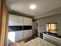 Tirane, jepet me qera Vile 2 Katshe Kati 0, 323 m² 1.200 € (TEG)