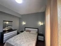 Tirane, jepet me qera Vile 2 Katshe Kati 0, 323 m² 1.200 € (TEG)
