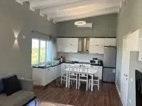 Tirane, jepet me qera Vile 2 Katshe Kati 0, 323 m² 1.200 € (TEG)