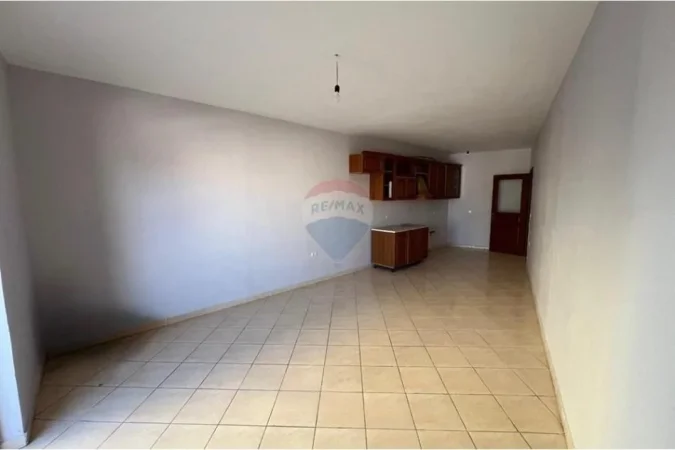 Tirane, shitet apartament 1+1+Ballkon Kati 4, 86 m² 110.000 € (Fresk)