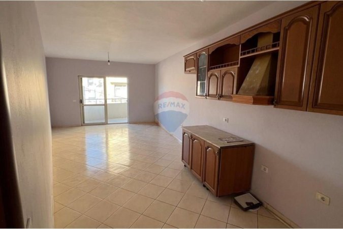 Tirane, shitet apartament 1+1+Ballkon Kati 4, 86 m² 110.000 € (Fresk)