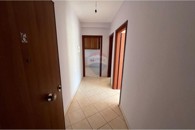 Tirane, shitet apartament 1+1+Ballkon Kati 4, 86 m² 110.000 € (Fresk)