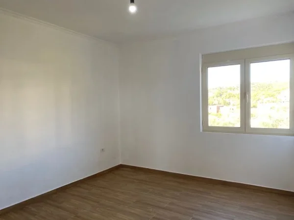 Tirane, shitet apartament 2+1+Ballkon Kati 3, 110 m² 118.000 € (ne Babrru Tirane.)
