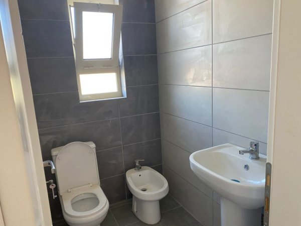 Tirane, shitet apartament 2+1+Ballkon Kati 3, 110 m² 118.000 € (ne Babrru Tirane.)